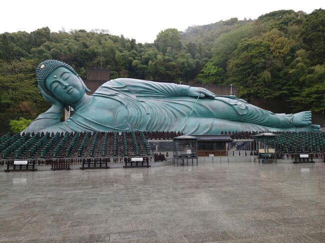 感染対策強化で行った福岡旅行。<br /><br />こちらでは観光をまとめてみました。<br />お天気に恵まれず、思う様に写真も撮れなくて残念・・。<br />でも平日だったのもあり、人混みもなく快適。<br /><br />ただ、太宰府天満宮は修学旅行も今は決行している学校も多く<br />たくさんの学生でにぎやかでした。