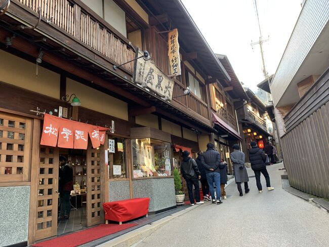 2021年締めくくりの旅行は有馬温泉と六甲山に行きました。<br />犬を連れて行きました。<br />犬のホテルは有馬グランドホテルの犬専用ホテル。<br />1泊犬のみで15000円。<br />人間はエクシブ有馬離宮。<br />夕食はイタリアンを頂きました。<br />その①まここまでです。<br /><br />