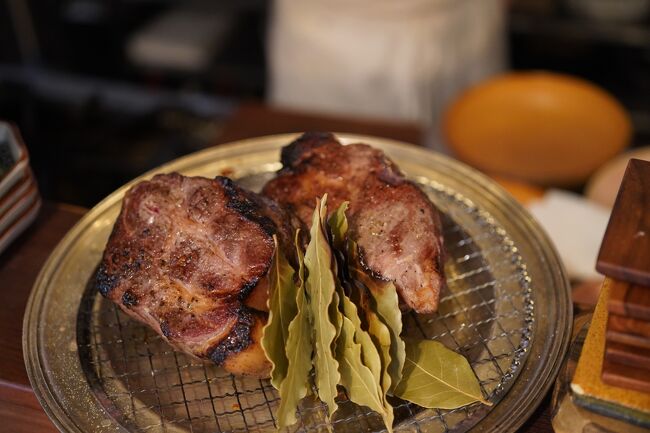 昨日に続いて、京都在住の雪国の美食家さんのご相伴。幾度かお名前は聞いております、清澄白河のイタリア料理屋さん。多分、場所的には幾度か大島からの通勤ケッタマシンで通りかかってる気がするけれど。<br /><br />お昼ですけれど、サラダとパスタって感じのランチでなくて、しっかりとコースをいただきます。わたしは、もちろん？ワインもいただくです。