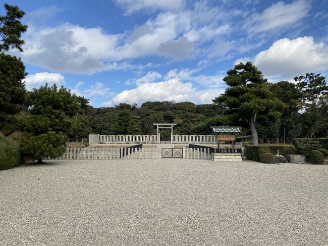 年末年始での帰省で、普段あまり行くことのない南エリアの堺を観光しました。<br />堺といっても、あまり観光するような観光地のイメージはありませんが、日本最大の前方後円墳である仁徳天皇陵古墳や周辺にある百舌鳥などの周辺古墳群を見学しました。<br /><br />*滞在先ホテル<br />12/28~12/29 1泊 大阪ビューホテル本町