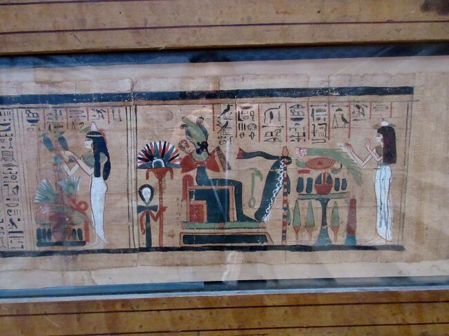 エジプト考古学博物館<br /><br />初日の午後はカイロの街並とモスクを訪れる２日目はピラミッド巡り屈折ピラミッド、赤のピラミッド、階段ピラミッド、ギザの3大ピラミッド見学する。最終日は考古学博物館とショッピングモールに行く。<br /><br />