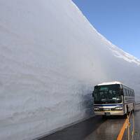 18ｍの雪の壁　立山黒部アルペンルート雪の大谷へ