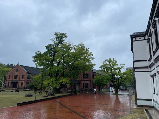 2022年GWは金沢の一軒家を1週間お借りして北陸ぶらぶらの旅です。<br />初日はあいにくの雨で金沢市内の室内系を拝観しました。