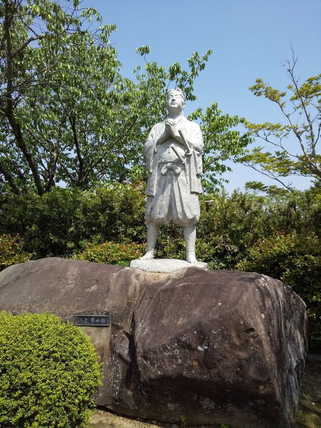 原城は1496年、東肥前までも勢力を延ばし当時26万石ともいわれた領主・有馬貴純によって築かれたといわれている。<br />今日の宿泊は大分駅前のJR九州ホテルブラッサム大分です。<br />最上階温泉露天風呂に浸かり疲れをとりました。<br /><br />旅行日程<br />2022/04/26福岡空港---佐賀城---嬉野温泉<br />2022/04/27嬉野温泉---海中鳥居---諫早湾干拓堤防道路---島原城---武家屋敷---雲仙観光ホテル<br />2022/04/28雲仙温泉---原城---JR九州ホテルブラッサム大分<br />2022/04/29JR九州ホテルブラッサム大分---長光寺---梅の花---大分リーガルホテル<br />2022/04/30大分---別府湾---豊後森機関庫---日田豆田町---博多天神---シェラトン都ホテル東京<br />2022/05/01シェラトン都ホテル東京