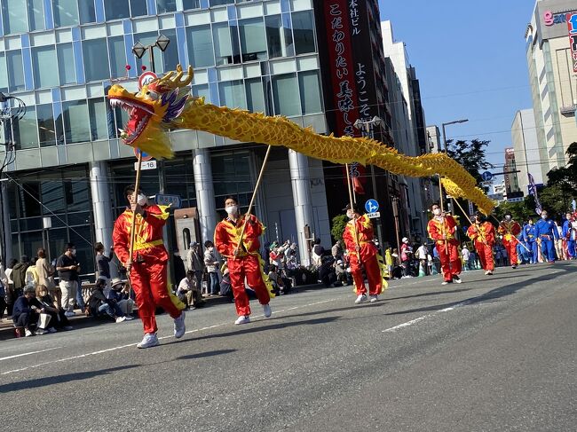 3日は柳川でも行こうかと思っていましたが、なんと博多どんたくの開催日。3年ぶりの開催だそうです。せっかくなので予定を変更して博多どんたくをどっぷり1日使って観る事にしました。<br /><br />博多どんたくをちがう視点から：<br />https://jalanjalanworldtraveller.blogspot.com/2022/05/2022.html