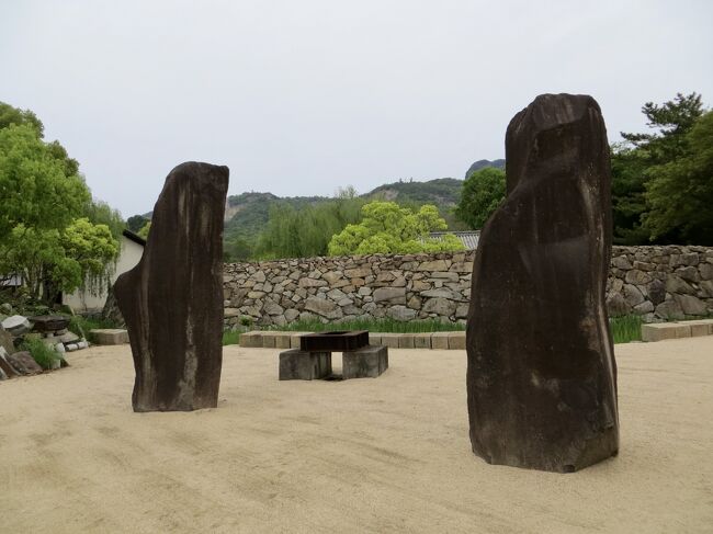 2日目は小豆島から高松に戻り、イサム・ノグチ庭園美術館と猪熊弦一郎美術館に行きました。<br />うどんと瀬戸内の美味しい海の幸満載のお寿司、グルメも極めます。