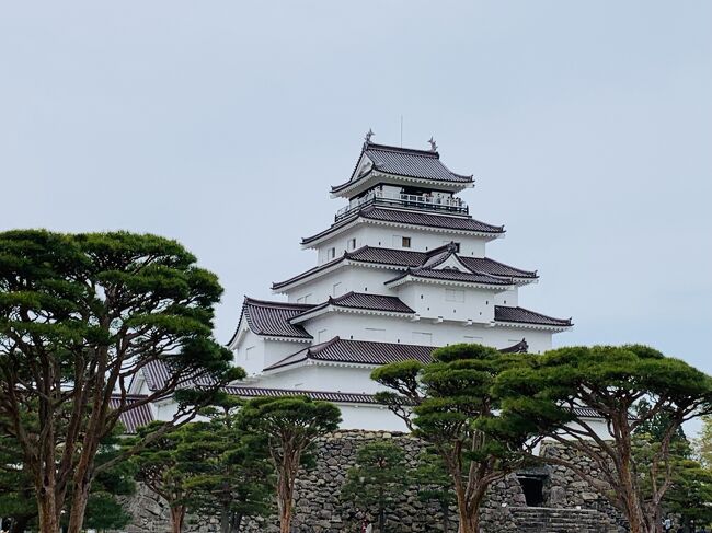 2022年4月<br />日帰りで 福島県会津若松市へお出かけ<br />100名城と続100名城のスタンプを集めているので<br />会津地方のお城巡りしてきました<br /><br />今年も桜は予想よりちょっと早く開花<br />見頃だった先週は大勢の人で賑わってたそう<br />この日はソーシャルディスタンシングが程よい感じで<br />観光には良かったかな