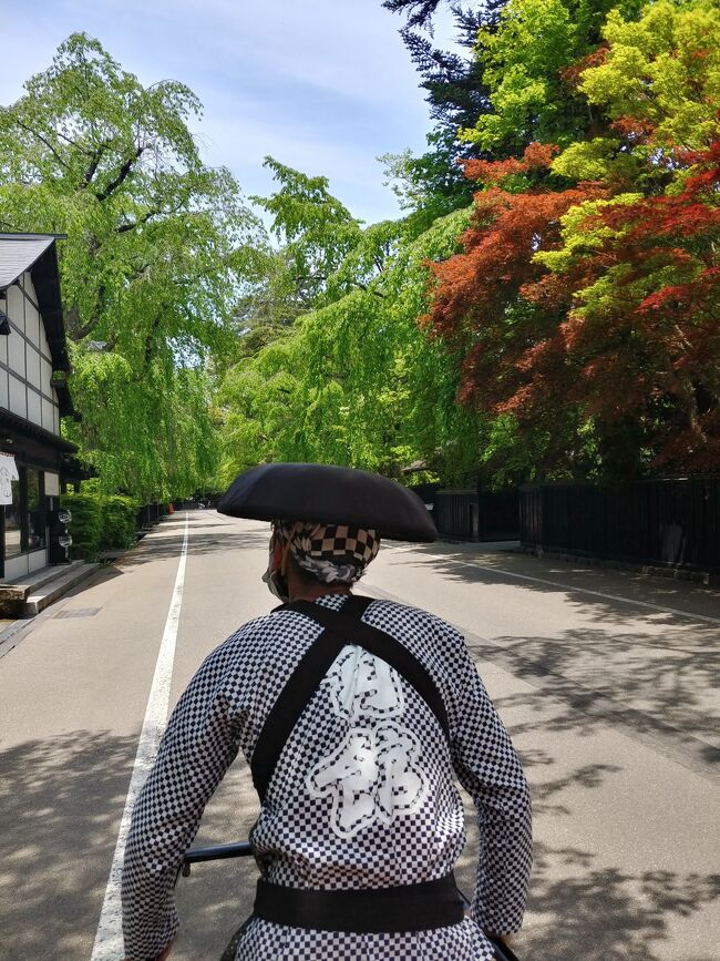 先週日曜日から 石垣島と那覇を<br />1人4泊で旅行して<br />ウインドサーフィンを 楽しみました<br />2日出勤するとまた日曜から 4連休です<br />週遅れの GWですね<br /><br />ではでは 先月実母を誘うも<br />行かないと言われたので もう一度誘ってみます<br />すると 五能線のリゾートしらかみに乗りたい<br />とのことです<br /><br />安く行けるのは 来月末からの<br />大人の休日倶楽部パス ですが<br />そこは 梅雨真っ只中だよね<br />では思い切って 天候のいいこの時期に<br />二泊三日の プロパーで行ってみます<br /><br />今日のルートは秋田新幹線で 角館観光して<br />秋田でランチ リゾートしらかみに乗って<br />不老ふ死温泉泊で 1日目終了です<br /><br />JRは割引の都合上 当日手配にします<br />宿は いつもの楽天トラベルで<br />5/4に 手配しました<br />黄金不老ふ死温泉 2人部屋で<br />1人14.300×2で28.600円<br />楽天ポイントを200円使って 28.400円でした<br />青森お出かけ割引きが使えて<br />5.000円×2の割引と<br />2.000円×2のクーポンが付くので<br />お得ですね<br /><br />生まれてこのかた 50数年<br />実母と2人っきりでは<br />一度も 旅行したことないから<br />心配ですが<br />何事も経験ですね<br />思いっきり 楽しもうと思います