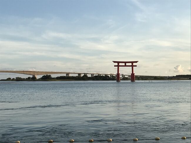 車で遠出。浜名湖から北上し、天竜川沿いに上がって、飯田、木曽路、最後は甲府のルートを4日間で走る。<br />高速　新東名をS.Aで休み休み　寄り道しながらゆっくりと行ってみた。<br /><br />一旦高速を下り　長篠城址に立ち寄って　少し資料館で長篠の合戦を学びなおし、設楽原まで足を延ばして　長篠の合戦を想像したり。<br />初めて鉄砲隊が使われた戦として有名だが、教科書のイメージと違って川と丘に囲まれた原っぱが所々にある狭い地区だった。<br />設楽原の資料館にあった鉄砲隊のために組んだという馬防柵の模型は　がっちりしていて、このために柵の材料を持ち運びながら戦をしていたというから驚いた。そして、銃を撃つためにではなく、馬に乗った武者を止めるために柵があったのだと気づかされた。<br />火縄銃もたくさんの種類が展示されていた。充実した資料館なのに人が少なくてもったいなかった。<br /><br />昔学んだことを　こうやって旅で確かめたり思い返したりするのも　なかなか楽しい。<br />