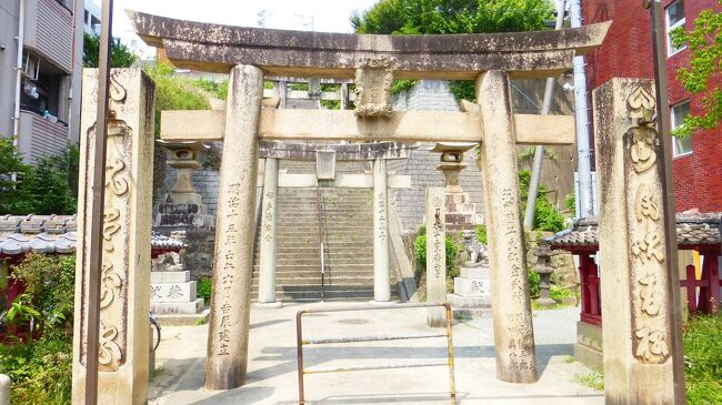 5月からの社内異動で、今までのシフト制勤務から、土日祝休みの部署での仕事に変るのですが、その仕事始めの日が5月10日であり、今年は、思い掛けない9連休になったのです。<br /><br />このGW期間は、福岡県民も対象の九州各県などの県民割は使えないし、そもそも4月に2回の1泊旅行にも行った為、資金的にも旅行は無理だったのです。<br /><br />ただ、今までは、旅費が高くならない日曜日や平日出発の旅行が出来ていたのが、それが出来なくなるのが今後の困り事になります(;'∀')<br /><br />そんな中、福岡市内や近郊にある有名な神社参拝には行った中、住んでいる天神からもそう遠くはない、福岡市西区にある、日本三大愛宕の1つである「愛宕神社」に行っていない為、折角の機会でもある為、まずは、この「愛宕神社」に行く事にしました。<br /><br />なお、この「愛宕神社」は、愛宕山山頂にある為、そこからの眺めが良い事でも有名なスポット&パワースポットなのです。<br /><br />この日は、福岡市地下鉄空港線天神駅で1日乗車券を買ったので、「愛宕神社」の後は何処かには行こうと思い、自宅を出発しました。<br /><br />-----------------------------------------------------------------------------<br />福岡市西区にある、日本三大愛宕の1つである「愛宕神社」の鳥居前から、福岡空港に移動した時の様子です。<br /><br />愛宕神社公式サイト:https://atagojinja.com/<br /><br />福岡空港公式サイト:https://www.fukuoka-airport.jp/<br /><br />写真のコメントは、一部を除いて省略させて頂きます。<br />-----------------------------------------------------------------------------<br />これ以前の旅行記は下記です。<br />【天神から日本三大愛宕の「愛宕神社」鳥居前に移動編】<br />https://4travel.jp/travelogue/11753178<br />【日本三大愛宕の「愛宕神社」参拝編】<br />https://4travel.jp/travelogue/11753280<br />【「愛宕神社」鳥居前脇にある、愛宕ケーブルカー(ロープウェイ)跡地散策編】<br />https://4travel.jp/travelogue/11753323