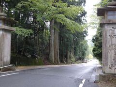 雨の高野山参り