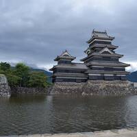 松本城　曇り空の日本最古の天守