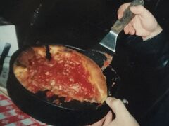 イリノイ州 シカゴ(大阪市の姉妹都市)　ー　まずはシカゴ スタイルのピザ（ディープ ディッシュ ピザ）