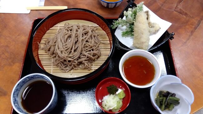 GWに桧枝岐村には毎年恒例蕎麦食いツーリングに行きます。なぜかと言うと道が空いてるんです。新4号バイパスも福島県の国道400号と352号快適です。信号も少なくて。道路に雪は無いですが、路肩にはあります。食堂もガラガラです。知り合いがキャンプしているので顔を出したけど。山へ行っていたらしく留守でした。”まる家”で裁ちそばを美味しく頂きました。気温は16℃でした。”道の駅たじま”でオーバーズボン脱ぎました。20℃超えてきましたので暑いです。往復495キロ。