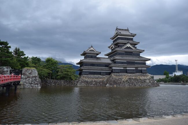 松本城　曇り空の日本最古の天守