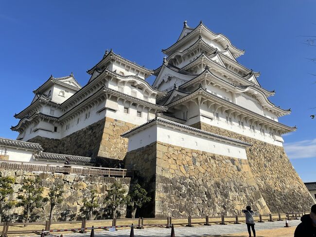 姫路城・世界遺産登録記念日の12/11は毎年、周辺施設も含めた施設の入場料が無料になります。<br />以前は4/6が「しろの日」として無料開放日でしたが、2007年で終了となりました。<br />今年は土曜だったので、久しぶりに姫路観光してきました。<br />これで、この２年で国宝5城を制覇しました！