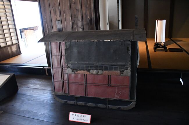 枚方は、京街道の伏見から天満への淀川を下る道筋にあります。枚方宿には本陣もあります。この周辺には蓮如上人が布教の拠点とされた出口御坊を構えられました。今の光善寺様です。浄土真宗の道場に起源を持つ寺院が多く、寺内町の昔を伝えています。<br /><br />