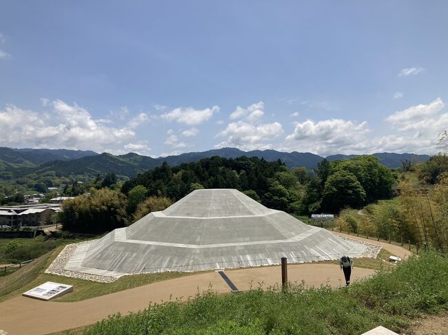 岩屋山古墳ー牽牛子塚古墳ー越塚御門古墳ー真弓カンス塚古墳ー与楽乾城古墳ー寺崎白壁塚古墳ー与楽カンス塚古墳ー五条野丸山古墳<br />