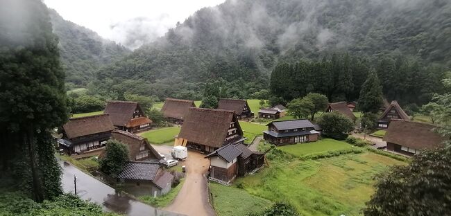 台風直撃の真夏の富山・石川旅行。<br /><br />昨日は立山アルペンルートを巡り、<br />今日は、世界遺産の五箇山と県境越えた岐阜県の白川郷へ行ってみます！