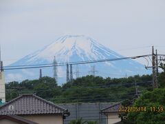 久し振りに見られた残雪の富士山
