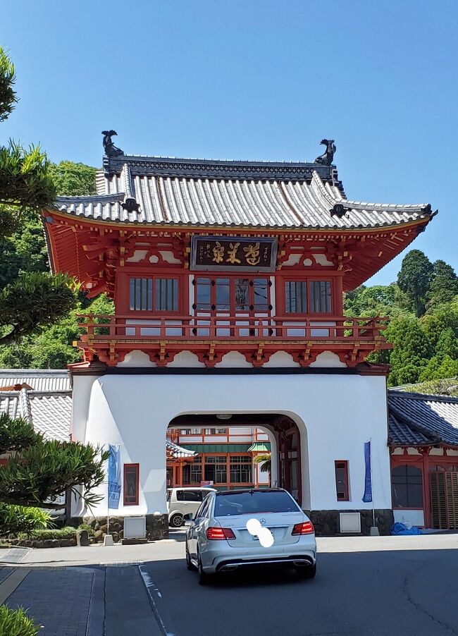 江戸時代、九州の玄関口である小倉から唯一の外国との窓口であった長崎とを結んでいた長崎街道。<br />参勤交代の大名や長崎奉行をはじめ、坂本龍馬など幕末の志士に伊能忠敬やシーボルト、果てや象や孔雀も通ったとされるこの道を徒歩で巡る長編企画です。<br /><br />第9弾は武雄市のJR北方駅から塚崎宿(武雄温泉)を経由し、嬉野温泉までの区間を取り上げていきます。<br />広大な佐賀平野も終わり、久々の峠越えも登場します。<br />