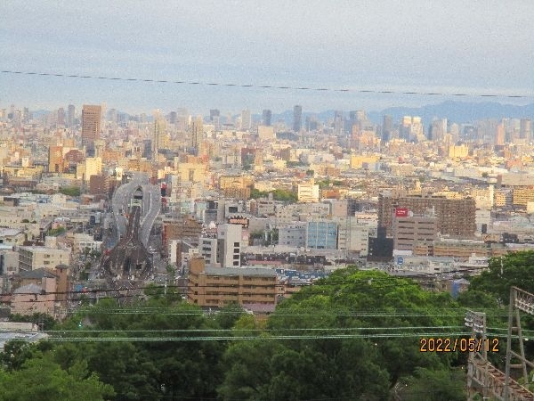 小学校以来の友人の一人が、東京から来阪し、気の合った仲間と三二同窓会を開催した。<br />石切神社を参拝し、ホテルのチェックイン時間からチェックアウト時間まで、温泉・料理・地酒・景観を堪能した充実した二日間だった。<br /><br />　http://ks5224.fc2web.com/hy00hp/hy-61.html