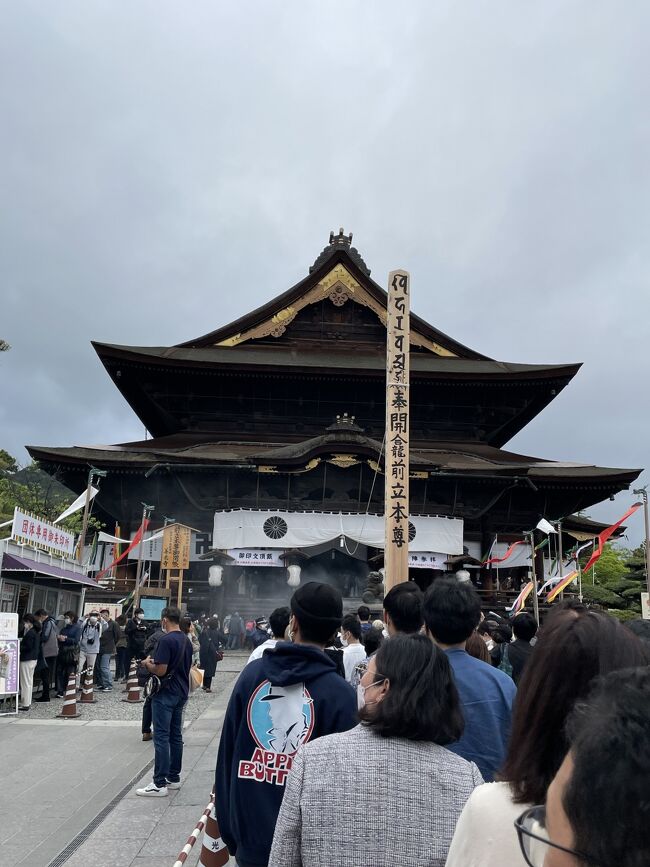 牛に引かれて善光寺参り、ではなくバスに揺られて行きました、善光寺御開帳！<br />自力でも行けそうでしたが、バスツアーを利用。<br />雪の大谷・立山アルペンルートも一緒に行ってきました！