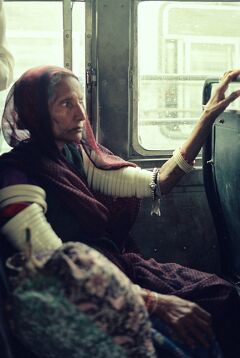 【1995年のインド】バスの中で、