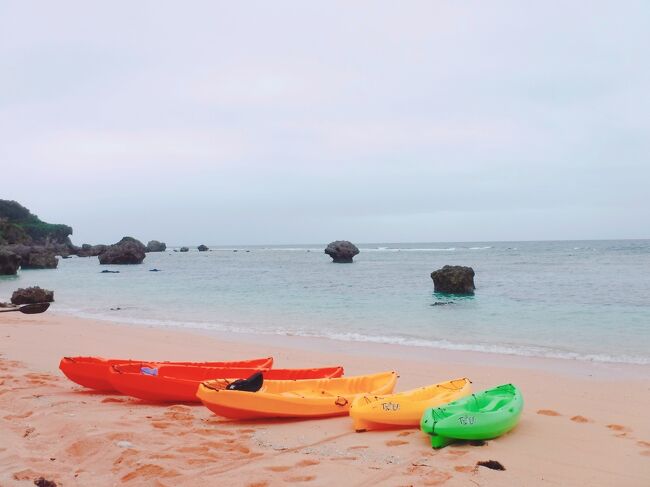 宮古島の海でやりたいこと<br />わたし:海SUP←昨日、やりました!<br />夫:パンプキンホールに行く<br /><br />ガイドブックで調べたらしい「パンプキンホール」<br />載っていたのはシーカヤックで行くみたいよ?大丈夫??<br />夫は泳ぎが苦手・・・でもライフジャケットがあればどこにでも行ける!<br />と思い込んでいるので(笑)シーカヤックでも大丈夫だと。<br /><br />前日がSUPだったので水着を乾かすことも考えて、<br />1日あけた日付(30日)で申し込み。<br />すると、メールで「30日はツアーの手配が難しいので<br />29日か31日に変更できますか?」との返信。<br />31日は帰る日だから29日だね。<br /><br />さらに「可能であればシーカヤックは1人1艇で乗りたい」とわがままリクエスト。<br /><br />さて、リクエストは叶えられるかな。<br /><br /><br />マリンサポートタイド宮古<br />https://mstide-miyako.com/<br /><br />⌒¨⌒¨⌒¨⌒¨⌒¨ <・)))><< <・)))><< <・)))><< ¨⌒¨⌒¨⌒¨⌒¨⌒¨<br /><br />ANAトラベラーズダイナミックパッケージ<br /><br />宿泊ホテル:ホテルブリーズベイマリーナ タワー館(連泊)