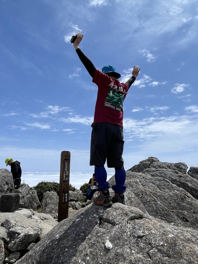 昨年行きそびれた屋久島で念願の宮之浦岳に登りました。翌日は高速船で種子島に渡り、宇宙センター見学をします。