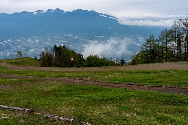 富士見ということで富士山を見に入笠山に登りました。あいにく曇りで富士山は見えませんでしたが、八ヶ岳、南アルプスが雲の合間から見えました。入笠山、下山後はマナスル山荘の名物のビーフシチューを堪能しました。