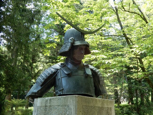 どこかにマイルでやってきた仙台。<br />お天気にも恵まれ<br />昨日歩いた新緑のケヤキ並木、最高でした。<br /><br />ケヤキの大樹に包まれ歩いていると<br />日々の忙しさでささくれだっていた心がスッキリ<br />優しい気持ちになった<br /><br />あー!わたし<br />仙台で生き返ったわ <br /><br />仙台2日目、さてどうしょっかな?<br />昨年行けなかった仙台城址にいってみよ!<br /><br /><br /><br /><br /><br /><br /><br /><br />
