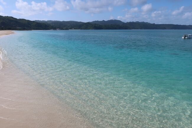 石垣島ではずーっと雨だったため、どうしても青い空と海が見たくなってしまった(笑)。マイレージを使って、早速沖縄までのチケットをゲット!。今回は、沖縄北部の観光と残りは「ANAインターコンチネンタル万座ビーチリゾート」でホテルステイを満喫するのんびり旅。初日にコンパクトデジタルカメラを壊してしまうハプニングはありましたが、それ以外は最高のリゾート旅になりました♪。やっぱり南国は晴れると気分最高になりますねー!!!。今回は「オクマプライベートビーチ&リゾートでディナー&朝食!」編になります。<br /><br /><飛行機><br /> JAL<br /><br /><ホテル><br /> 3/12~ オクマプライベートビーチ&リゾート<br /> 3/13~ ANAインターコンチネンタル万座ビーチリゾート<br /><br /><スケジュール><br /> 1日目 JALで那覇空港へ、オクマプライベートビーチ&リゾートへ、潮風ラウンジにアクセス、サーフサイドカフェでディナー<br /><br /> 2日目 ビーチカフェ・オアシスで朝食