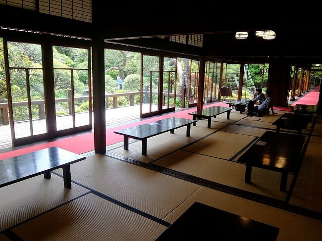 東京下町の名所であるが,これまで行ったことがなかった柴又帝釈天に行ってきました.帝釈堂裏面の彫刻ギャラリーと回廊で巡る庭園(邃渓園)はなかなかの味わいでした(有料\400).近くの山本亭も,広い日本座敷から眺める庭園はなかなかでした.江戸川の矢切の渡しにも行ってみました.<br /><br />表紙写真は山本亭の広い座敷から望む庭園.<br /><br />柴又帝釈天HP: http://www.taishakuten.or.jp/index2.html<br /><br />山本亭Web: https://tesshow.jp/katsushika/sight_shibamata_yamamoto.html<br />