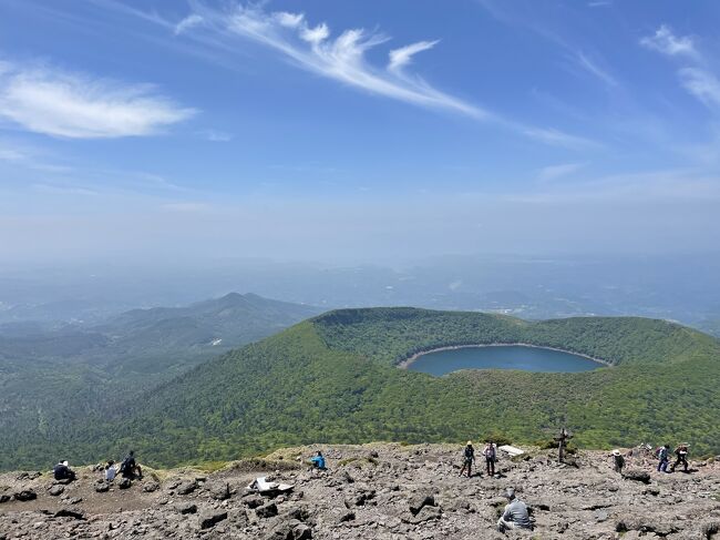 投稿がちょっと遅れた５月の旅行記です(&#39;◇&#39;)ゞ<br /><br />西日本でまだ登っていない百名山は、宮崎と鹿児島の境にある「韓国岳」<br />今回は、そこに登るのを目的にまた九州へ行ってきました。<br />実家のある大分にも行きたいので、登山後は大分の竹田～湯布院をへ<br />というプランです。<br /><br />５月の九州は久しぶり。<br />ずっと冬に訪問してたので季節が変わると違う風景が観れるから楽しみです(^^)v<br /><br />