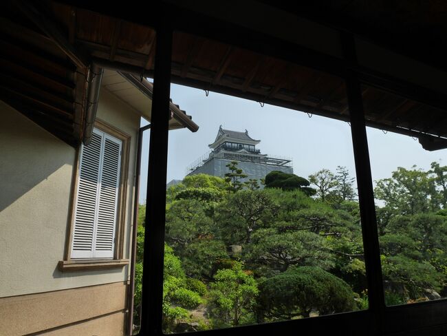 外壁の工事を終了した福山城の足場撤去が開始されました。完全に撤去完了するのは６月末だと聞いていますが、どの程度進んでいるのか見るついでに福寿会館のスイーツ専門店に行きました。