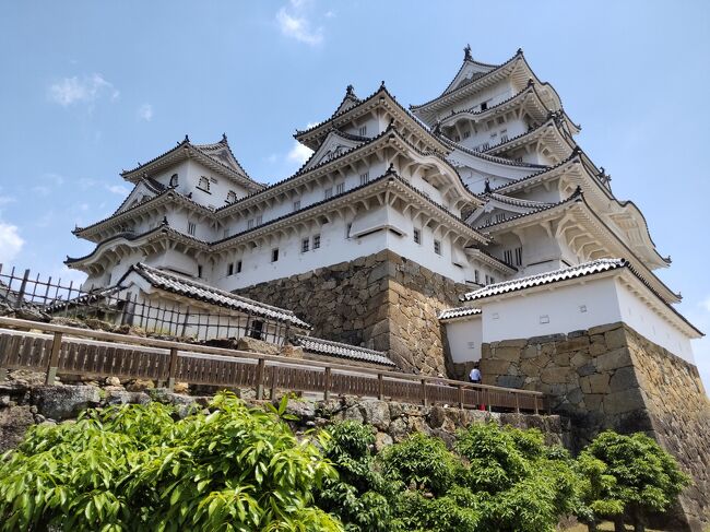 関東では、まるで梅雨に入ってしまったような今年の5月。下旬になってやっと回復してきたのを見計らって、関西に旅行に出かけました。<br />神戸4泊のあと、白鷺城を見たいツレの希望で姫路にやってきました。ここで3泊の予定。お天気はどうでしょうか?