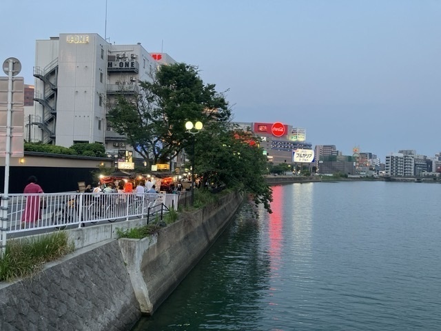 一度も行ったことがなかった九州。<br />2021年の1月に予約をしていたのですが、緊急事態宣言が出たのでやむを得ずキャンセル・・・<br />やっと念願の福岡に行くことができました!<br />せっかくなので長崎にも足を延ばすことにして、2県で遊んできました~<br /><br />【ホテル】<br />1泊目:コンフォートイン福岡天神(2名:4700円)<br />2泊目:ホテルモントレ長崎(2名:8573円)<br /><br />【フライト】※マイル使用<br />往路:札幌11:00発→福岡13:35着<br />復路:福岡14:25発→札幌16:40着