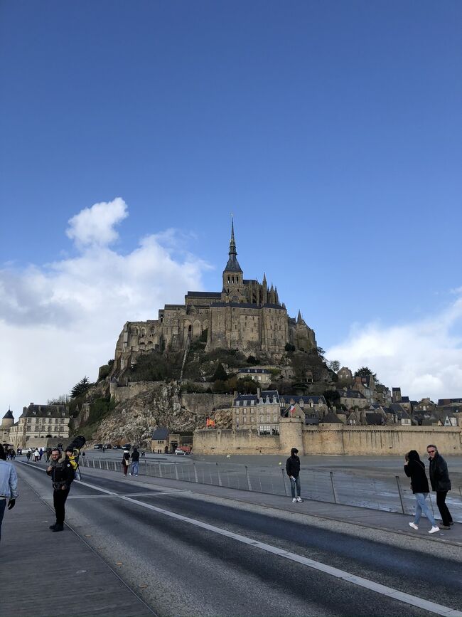 秋のフランスパリに10日間行ってきました。途中、モンサンミシェルへの1泊2日の旅も挟みます。