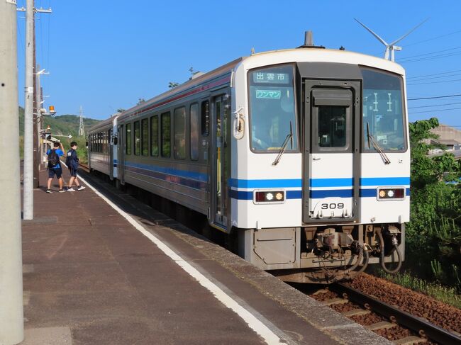 駅舎巡り…本格的なもの第１弾。<br />古い木造駅舎の宝庫の山陰本線・中国地方山間部。自家用軽自動車利用。<br />３日目　前半　島根大田から山陰本線沿いに石見地方を走破。<br />（まとめ）<br />仁万・温泉津・浅利・江津・浜田・西浜田・折居・岡見・石見津田・益田・奈古、の11駅。