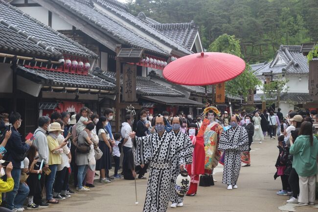 鬼怒川温泉にある日光江戸村。<br />江戸時代の街並みを復元したテーマパークです。<br />またかつては、「キリヤマ隊長」の中山昭二さん、「仮面の忍者・赤影」の坂口祐三郎さんも晩年は日光江戸村で役者人生を全うしたことが知られています。<br />そんな日光江戸村に行ってみました。<br />