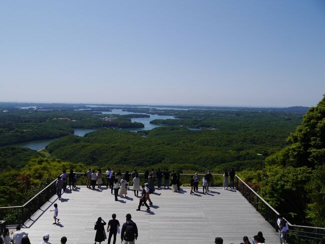 ご訪問戴きまして、ありがとうございます。2022年初めての旅行記となります。1月沖縄、2月長崎をコロナ蔓延防止からキャンセルし3月に成田のヒルトンに宿泊と思うような行動ができない状況で、更に追い打ち掛けられたのはGWにはハワイに行けると思い、4月28日成田からJL784便でHNL、5月2日HNLからセントレアJL793便、経由羽田を予約していましたが、JALから予約便は飛ばない連絡が入ってきたことで、泣く泣く国内旅行に切り換えました。<br /><br />最近は長くてもせいぜい軽井沢ぐらいの距離しか走っていなかったのですが、久々の長距離ドライブで伊勢・名古屋に行ってきました。夜通しのドライブも伊勢の手前で仮眠をとったりして、伊勢神宮、猿田彦神社、横山展望台と廻り1日目はマリオット フェアフィールド御浜に宿泊、2日目は松坂牛を食べた後名古屋ヒルトンに宿泊と2泊3日+αのドライブ旅行記となりますが、懲りずに既に1カ月近く経とうしているので、備忘的な記録となっていることで内容は非常に薄ので、訪問戴いた方には誠に申し訳ないのですが、ご容赦して戴きますよう、お願います。<br />※photoは横山展望台より英虞湾を望む