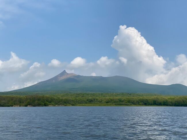 5月23日(月)<br />娘夫婦と私の3人旅、いよいよ最終日。<br />大沼公園から駒ケ岳を眺めたい。<br />天気予報は曇り。<br />諦め気味に、Ｍくんの運転で大沼公園へ。<br />車の中から名峰 駒ケ岳山頂が見えた時はちょっと興奮(^O^)v<br /><br />前日にじゃらんのHPからセグウェイを申込み。<br />レディース割・カップル割を使用し一人8,000円<br />はじめてのセグウェイ、上り坂だってス～イスイ。<br />https://www.jalan.net/kankou/spt_guide000000202671/?ccnt=yado_reservelist_asbspot_kako<br /><br />直接、HPから申し込み可能。<br />https://segwaysmile.jp/tour/onuma/<br />