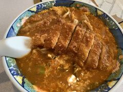 小坂かつラーメンを食べに。