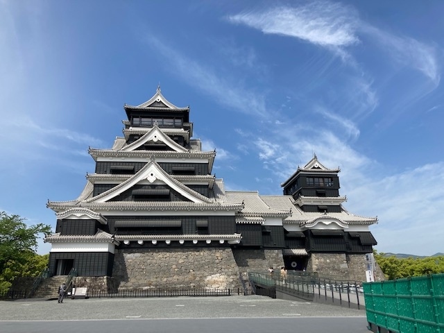 熊本一人旅二日目は熊本城へ。以前母と訪れましたが１００名城スタンプを忘れてしまったのでスタンプと天守閣へ。<br /><br />