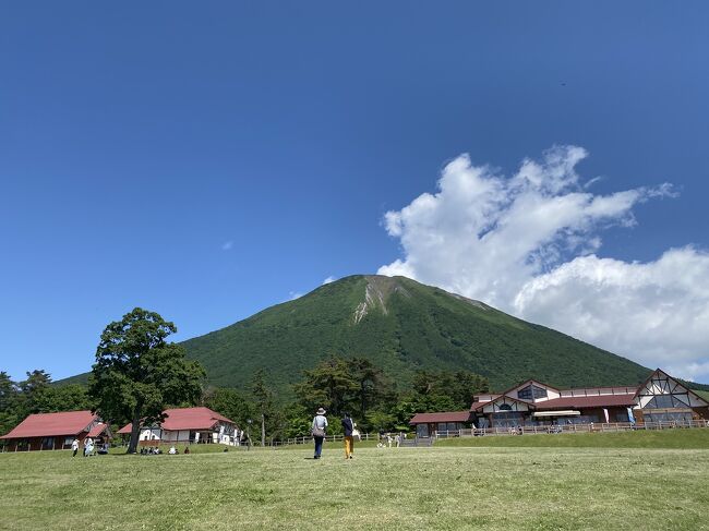 関西から1泊での旅行だとどこに行けるか。<br />四国方面や和歌山、知多半島、京都とか今年になって出かけてるけど、そうや！鳥取も高速使ったら案外近いかも。<br />６月はちょうどオフシーズンなのか、少し宿泊料金も抑えられていて、週末の１泊２日で皆生温泉へ。選んだ宿は「皆生游月」<br />土曜日の宿泊で一人27000円。<br /><br />途中の大山や蒜山、お魚の豊富な境港、鬼太郎の町へ行くことに決定。<br />梅雨入り直前で天気もほぼ良好。<br />満足いく旅となった。<br /><br />