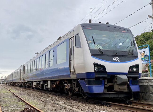 JR東日本の観光列車「リゾートしらかみ」を、始発の秋田から終点の青森まで乗り通してきました。<br />平日で天候も悪かったせいか、車内はかなり空いており非常に快適に過ごせました。