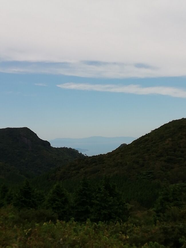2020年9月にマイカーとフェリーで島原半島から天草を旅した記録です。<br />2泊3日の旅で、この旅行記シリーズは2冊です。<br /><br />この旅の行程は次の通りです。<br />1日目(9/20) 長崎→諫早→雲仙市(昼食)→南島原市(泊)<br />2日目(9/21) 南島原市→フェリー→天草島内(観光・泊)<br />3日目(9/22) 天草島内(観光・昼食)→南島原市→雲仙市→長崎<br /><br />その1は諫早から島原半島に泊まり、フェリーに乗るまでの記録です。