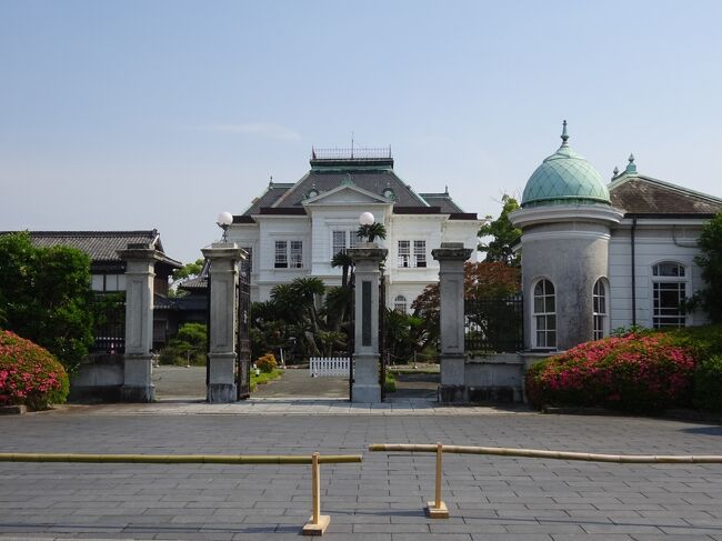 福岡市から西鉄電車に乗って、柳川に行ってきました。<br /><br />今回の目的は、<br />かつて柳川城の藩主の別邸があった場所で、<br />藩主末裔が営む料亭旅館「御花」に泊まること。<br /><br />海外旅行客の入国再開の前に、<br />静かな柳川で、一人のんびり過ごしてきました。<br />