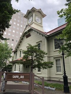 札幌を散策する－2：雨の中時計台、札幌市資料館、北海道神宮、北大博物館などを歩く